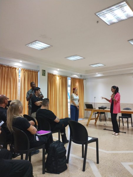 Mujeres dando su aporte